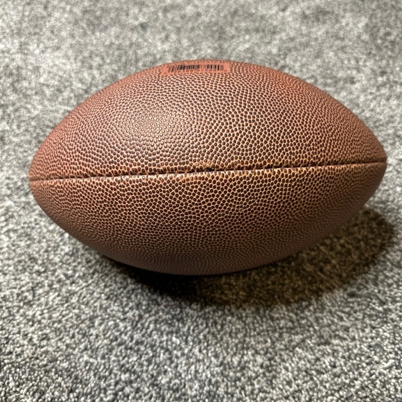 Wilson NFL Junior Touchdown Football WTF1694  Pre-Owned Condition - Picture 4 of 6